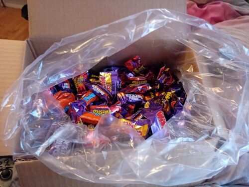Cadbury Heroes Chocolate Lage Bulk Sharing Box, Assorted Mini-Size Milk Bars (2kg) photo review